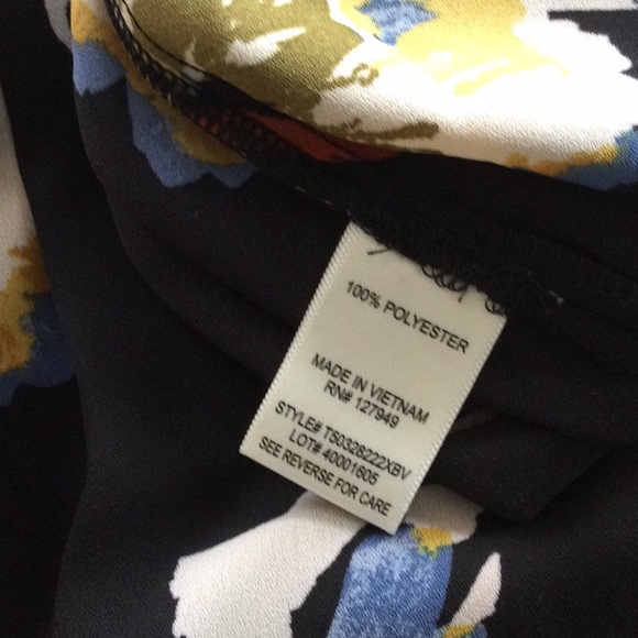 Floral & Ivy women’s plus summer blouse. Silky cool polyester floral. 2X - Picture 6 of 9